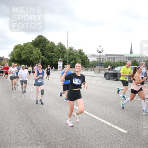 29.06.2025 - hella hamburg halbmarathon Jannik Wohlers http://msf.ph/oto/8342640 29.06.2025 10:55:46 Lombardsbrücke 1738, 1909, 2095, 2793, 3257, 3268, 4083, 4354, 4473, 4836, 5306, 5580, 5757, 5994, 6494, 6968, 7025, 7028, 7616, 8005, 8305, 8517, 9435, 9606, 9838, 9948, 9953, 10640, 10740, 10784, 10987, 11298, 11862, 11863, 12267, 12295, 12296, 12551, 13055, 13395, 13405, 13627, 13965, 14142, 14221, 14280, 14281, 15103, 15173, 15199, 15272, 15443, 15696, 15699, 16413, 16655, 16960, 17084, 17398, 17649, 17673, 18329, 18349, 19228 meine-sportfotos.de