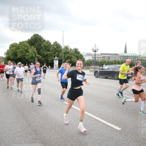29.06.2025 - hella hamburg halbmarathon Jannik Wohlers http://msf.ph/oto/8342699 29.06.2025 10:55:46 Lombardsbrücke 1738, 1909, 2095, 2793, 3257, 3268, 4083, 4354, 4473, 4836, 5306, 5580, 5757, 5994, 6494, 6968, 7025, 7028, 7616, 8005, 8305, 8517, 9435, 9606, 9838, 9948, 9953, 10640, 10740, 10784, 10987, 11298, 11862, 11863, 12267, 12295, 12296, 12551, 13055, 13395, 13405, 13627, 13965, 14142, 14221, 14280, 14281, 15103, 15173, 15199, 15272, 15443, 15696, 15699, 16413, 16655, 16960, 17084, 17398, 17649, 17673, 18329, 18349, 19228 meine-sportfotos.de