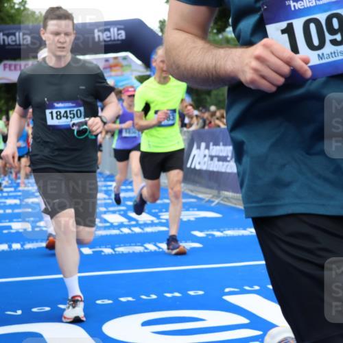 29.06.2025 - hella hamburg halbmarathon Strokosch-Dieckow http://msf.ph/oto/8342707 29.06.2025 10:53:33 Ziel 1030, 1061, 1098, 1499, 1502, 1783, 2058, 2070, 2630, 3399, 3819, 5399, 5866, 6628, 6762, 10549, 10895, 11068, 11588, 11589, 11604, 12632, 12909, 13865, 13912, 15061, 15113, 15441, 15497, 15856, 16092, 17710, 18143, 18450, 18612, 18666, 18715 meine-sportfotos.de