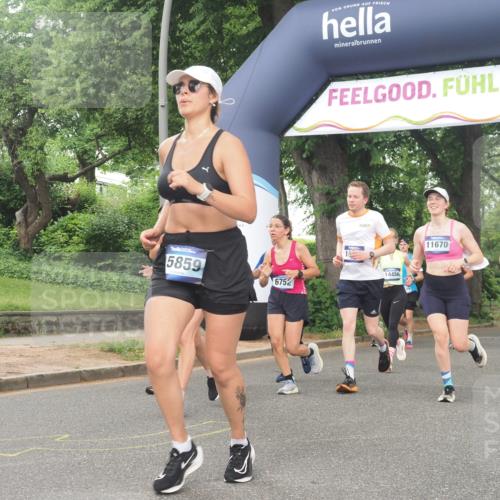29.06.2025 - hella hamburg halbmarathon KatJ http://msf.ph/oto/8342739 29.06.2025 10:48:56 Zwischen KM18-KM19 1674, 4095, 6674, 6752, 8045, 8478 meine-sportfotos.de