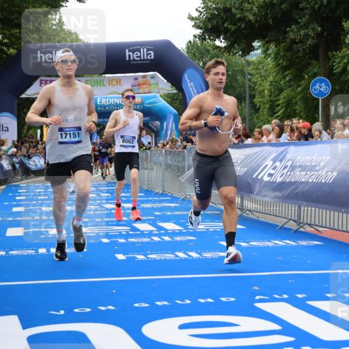 29.06.2025 - hella hamburg halbmarathon Strokosch-Dieckow http://msf.ph/oto/8342776 29.06.2025 10:32:44 Ziel 1990, 6358, 7965, 8062, 12987, 13686, 13961, 14028, 15054, 16425, 16619, 17117, 17151, 18687 meine-sportfotos.de
