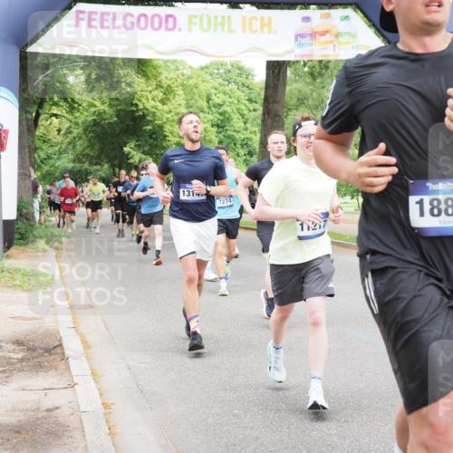 29.06.2025 - hella hamburg halbmarathon MichiJ http://msf.ph/oto/8342778 29.06.2025 10:40:20 Zwischen KM18-KM19 1151, 1258, 2082, 3952, 4029, 5907, 6511, 6512, 7177, 7274, 8361, 11217, 12482, 12712, 12875, 13147, 14791, 15446, 15502, 17773, 18879 meine-sportfotos.de