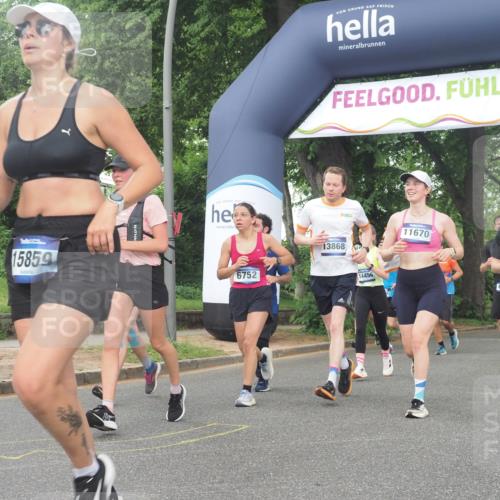 29.06.2025 - hella hamburg halbmarathon KatJ http://msf.ph/oto/8342780 29.06.2025 10:48:56 Zwischen KM18-KM19 1674, 4095, 6674, 6752, 8045, 8478 meine-sportfotos.de