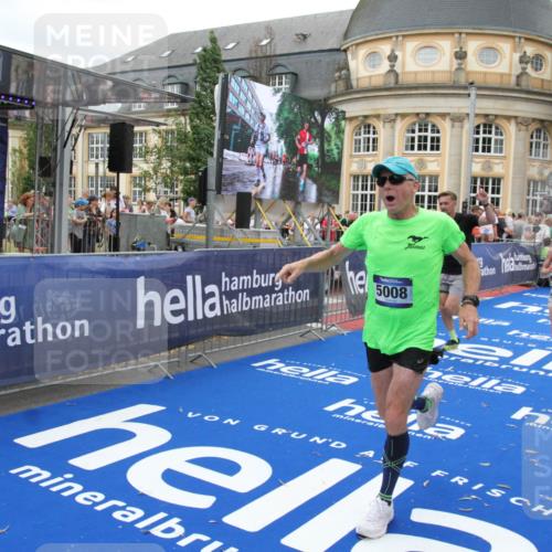 29.06.2025 - hella hamburg halbmarathon Michael Strokosch http://msf.ph/oto/8342834 29.06.2025 10:51:42 Ziel 5008, 13327, 14012, 14458, 15496, 15899, 19007, 19020 meine-sportfotos.de