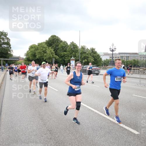 29.06.2025 - hella hamburg halbmarathon Jannik Wohlers http://msf.ph/oto/8342852 29.06.2025 10:55:47 Lombardsbrücke 1738, 1909, 2095, 2793, 3257, 3268, 4083, 4354, 4473, 4836, 5306, 5580, 5757, 5994, 6494, 6968, 7025, 7028, 7616, 8005, 8305, 8517, 9435, 9606, 9838, 9948, 9953, 10640, 10740, 10784, 10987, 11298, 11862, 11863, 12267, 12295, 12296, 12551, 13055, 13395, 13405, 13965, 14142, 14221, 14280, 14281, 15103, 15173, 15272, 15443, 15696, 15699, 16413, 16655, 16960, 17084, 17398, 17649, 17673, 18329, 18349, 19228 meine-sportfotos.de