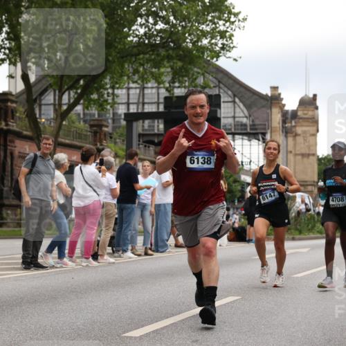 29.06.2025 - hella hamburg halbmarathon Yannick Fuchs http://msf.ph/oto/8342859 29.06.2025 10:52:17 20KM 1319, 1595, 1833, 2159, 2250, 2488, 2619, 2656, 2840, 2996, 3251, 3859, 4319, 4502, 4550, 4708, 4767, 5277, 5341, 5675, 5926, 6104, 6138, 6147, 6592, 7082, 7189, 7856, 8089, 8322, 8585, 9230, 9316, 10020, 10268, 10319, 10518, 10703, 10788, 11394, 11605, 11808, 11846, 12378, 12495, 12585, 12734, 12735, 12879, 13287, 13512, 13654, 13694, 13816, 13880, 14266, 14673, 15197, 15434, 15527, 16189, 16531, 17405, 17531, 17827, 18180, 18492, 18727, 18985 meine-sportfotos.de