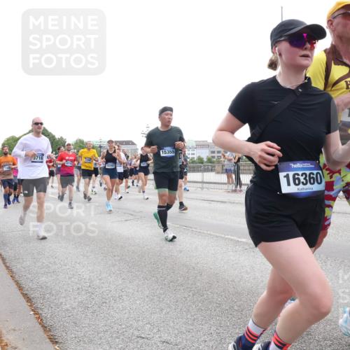 29.06.2025 - hella hamburg halbmarathon Lena Gebhardt http://msf.ph/oto/8342883 29.06.2025 10:38:19 Lombardsbrücke 3716, 5300, 18740, 14163, 15355, 16360, 114, 1196, 1394, 1457, 1578, 1596, 1721, 1742, 1791, 1799, 1901, 1966, 1985, 2113, 2151, 2498, 2576, 2660, 2786, 3010, 3094, 3095, 3216, 3242, 3286, 3338, 3635, 3636, 3716, 3777, 3841, 3880, 4139, 4155, 4159, 4414, 4883, 4921, 5085, 5089, 5155, 5300, 5617, 5684, 5713, 5735, 6199, 6200, 6362, 6697, 6751, 6930, 7117, 7118, 7148, 7165, 7244, 7371, 7552, 7561, 7629, 7692, 7696, 7868, 7914, 8985, 10836, 11543 meine-sportfotos.de