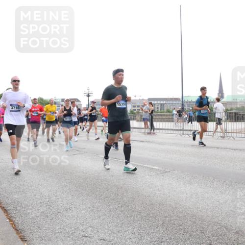 29.06.2025 - hella hamburg halbmarathon Lena Gebhardt http://msf.ph/oto/8342923 29.06.2025 10:38:19 Lombardsbrücke 1742, 3716, 18744, 300, 14163, 15355, 15417, 1196, 1394, 1457, 1578, 1596, 1721, 1742, 1791, 1799, 1901, 1966, 1985, 2113, 2151, 2498, 2576, 2660, 2786, 3010, 3094, 3095, 3216, 3242, 3286, 3338, 3635, 3636, 3716, 3777, 3841, 3880, 4139, 4155, 4159, 4414, 4883, 4921, 5085, 5089, 5155, 5300, 5617, 5684, 5713, 5735, 6199, 6200, 6362, 6697, 6751, 6930, 7117, 7118, 7148, 7165, 7244, 7371, 7552, 7561, 7629, 7692, 7696, 7868, 7914, 8985, 10836, 11543 meine-sportfotos.de