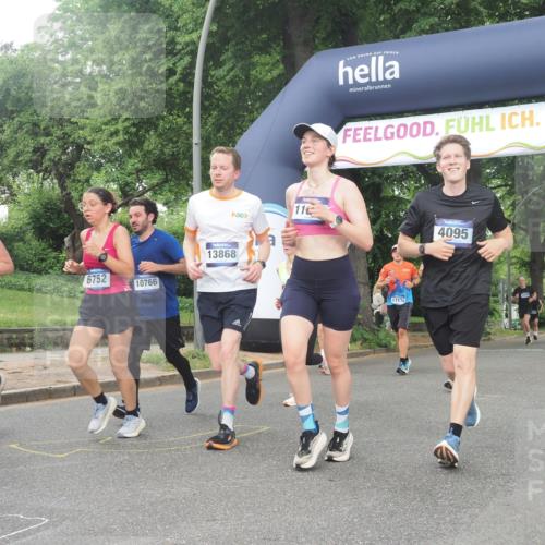 29.06.2025 - hella hamburg halbmarathon KatJ http://msf.ph/oto/8342977 29.06.2025 10:48:57 Zwischen KM18-KM19 1674, 4095, 6674, 6752, 8045, 8478 meine-sportfotos.de