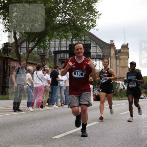 29.06.2025 - hella hamburg halbmarathon Yannick Fuchs http://msf.ph/oto/8342990 29.06.2025 10:52:17 20KM 1319, 1595, 1833, 2159, 2250, 2488, 2619, 2656, 2840, 2996, 3251, 3859, 4319, 4502, 4550, 4708, 4767, 5277, 5341, 5675, 5926, 6104, 6138, 6147, 6592, 7082, 7189, 7856, 8089, 8322, 8585, 9230, 9316, 10020, 10268, 10319, 10518, 10703, 10788, 11394, 11605, 11808, 11846, 12378, 12495, 12585, 12734, 12735, 12879, 13287, 13512, 13654, 13694, 13816, 13880, 14266, 14673, 15197, 15434, 15527, 16189, 16531, 17405, 17531, 17827, 18180, 18492, 18727, 18985 meine-sportfotos.de