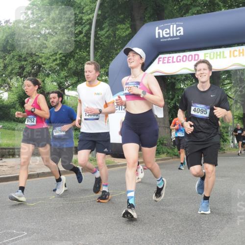 29.06.2025 - hella hamburg halbmarathon KatJ http://msf.ph/oto/8343006 29.06.2025 10:48:57 Zwischen KM18-KM19 1674, 4095, 6674, 6752, 8045, 8478 meine-sportfotos.de