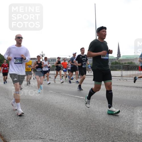 29.06.2025 - hella hamburg halbmarathon Lena Gebhardt http://msf.ph/oto/8343063 29.06.2025 10:38:20 Lombardsbrücke 18160, 3716, 15355, 14163, 791, 15417, 1196, 1394, 1457, 1578, 1596, 1721, 1742, 1791, 1799, 1901, 1966, 1985, 2113, 2151, 2498, 2576, 2660, 2786, 3010, 3094, 3095, 3216, 3242, 3286, 3338, 3635, 3636, 3716, 3777, 3841, 3880, 4139, 4155, 4159, 4414, 4883, 4921, 5085, 5089, 5155, 5300, 5617, 5684, 5713, 5735, 6199, 6200, 6362, 6695, 6696, 6697, 6751, 6930, 7117, 7118, 7148, 7165, 7244, 7371, 7552, 7561, 7629, 7692, 7696, 7868, 7914, 11543 meine-sportfotos.de