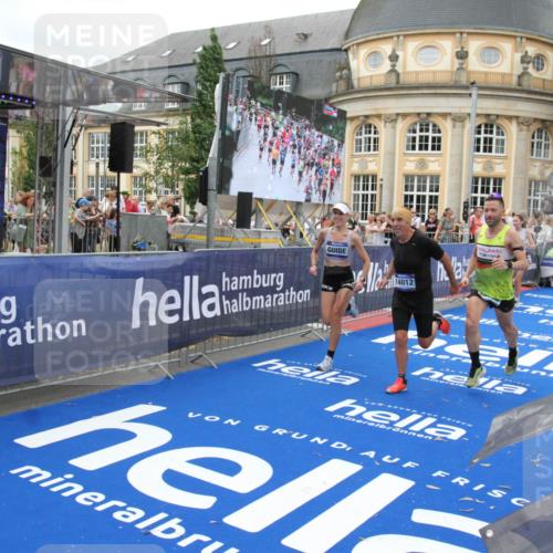 29.06.2025 - hella hamburg halbmarathon Michael Strokosch http://msf.ph/oto/8343075 29.06.2025 10:51:44 Ziel 5008, 6286, 13327, 14012, 14458, 15496, 15831, 15899, 19007, 19020 meine-sportfotos.de