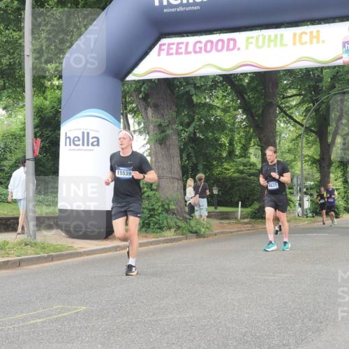 29.06.2025 - hella hamburg halbmarathon KatJ http://msf.ph/oto/8343078 29.06.2025 10:49:02 Zwischen KM18-KM19 4095, 6631, 6674 meine-sportfotos.de