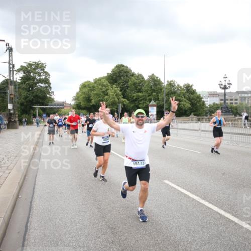 29.06.2025 - hella hamburg halbmarathon Jannik Wohlers http://msf.ph/oto/8343084 29.06.2025 10:55:48 Lombardsbrücke 1113, 1738, 1909, 2095, 3257, 3268, 4083, 4354, 4473, 4836, 5306, 5580, 5693, 5757, 5994, 6494, 6968, 7025, 7028, 7616, 8005, 8305, 8517, 9435, 9606, 9838, 9948, 9953, 10640, 10740, 10784, 10987, 11298, 11862, 11863, 12267, 12295, 12296, 12551, 13055, 13395, 13405, 13965, 14142, 14280, 14281, 15103, 15173, 15272, 15443, 15696, 15699, 16655, 16960, 17084, 17398, 17649, 17673, 18349, 18798, 19228 meine-sportfotos.de