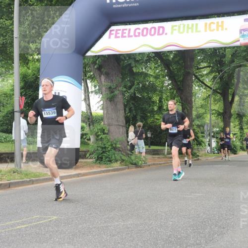 29.06.2025 - hella hamburg halbmarathon KatJ http://msf.ph/oto/8343112 29.06.2025 10:49:02 Zwischen KM18-KM19 4095, 6631, 6674 meine-sportfotos.de