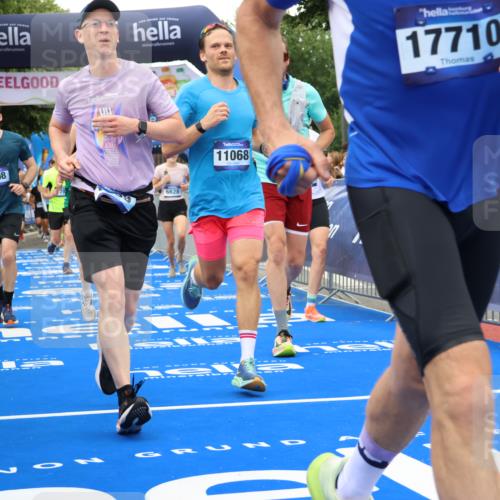 29.06.2025 - hella hamburg halbmarathon Strokosch-Dieckow http://msf.ph/oto/8343121 29.06.2025 10:53:30 Ziel 1030, 1061, 1098, 1499, 1502, 1783, 2070, 2630, 3399, 3819, 5866, 6198, 6628, 6629, 6762, 6942, 10549, 11068, 12632, 12909, 13912, 13997, 15113, 15497, 15856, 17710, 18450, 18612, 18666, 18715 meine-sportfotos.de