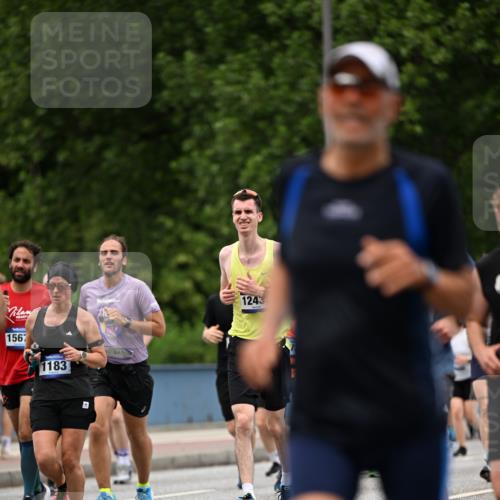 29.06.2025 - hella hamburg halbmarathon Dr. Thomas Lammeyer http://msf.ph/oto/8343149 29.06.2025 10:40:25 Kennedybrücke 1036, 1102, 1183, 1284, 1717, 2352, 2588, 3243, 3741, 3990, 4902, 4937, 5012, 5240, 5246, 5531, 5919, 6021, 6381, 6845, 6896, 7111, 7275, 7927, 8356, 9229, 9295, 9694, 9701, 10047, 10119, 10336, 10341, 10567, 11010 meine-sportfotos.de