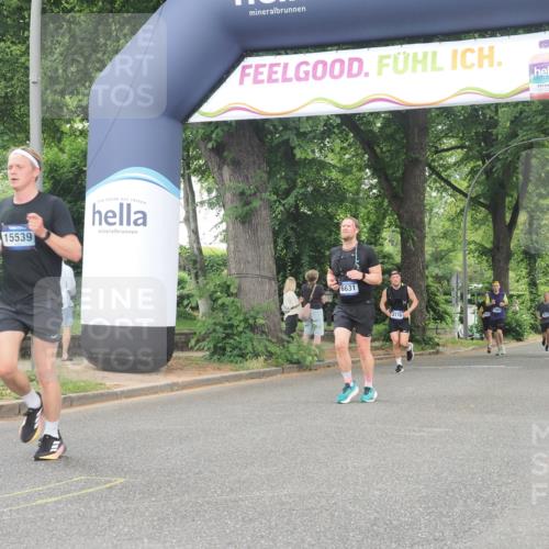 29.06.2025 - hella hamburg halbmarathon KatJ http://msf.ph/oto/8343183 29.06.2025 10:49:03 Zwischen KM18-KM19 4095, 6631, 6674 meine-sportfotos.de
