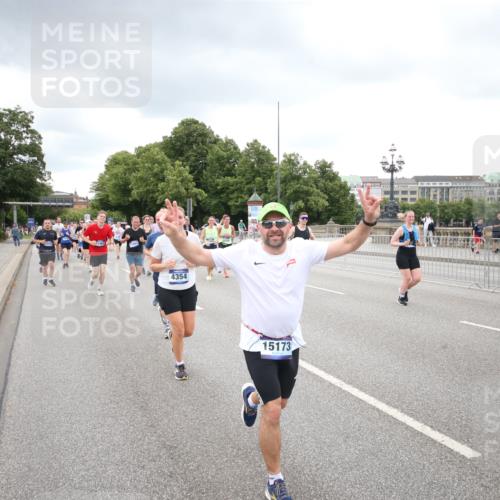 29.06.2025 - hella hamburg halbmarathon Jannik Wohlers http://msf.ph/oto/8343246 29.06.2025 10:55:48 Lombardsbrücke 1113, 1738, 1909, 2095, 3257, 3268, 4083, 4354, 4473, 4836, 5306, 5580, 5693, 5757, 5994, 6494, 6968, 7025, 7028, 7616, 8005, 8305, 8517, 9435, 9606, 9838, 9948, 9953, 10640, 10740, 10784, 10987, 11298, 11862, 11863, 12267, 12295, 12296, 12551, 13055, 13395, 13405, 13965, 14142, 14280, 14281, 15103, 15173, 15272, 15443, 15696, 15699, 16655, 16960, 17084, 17398, 17649, 17673, 18349, 18798, 19228 meine-sportfotos.de