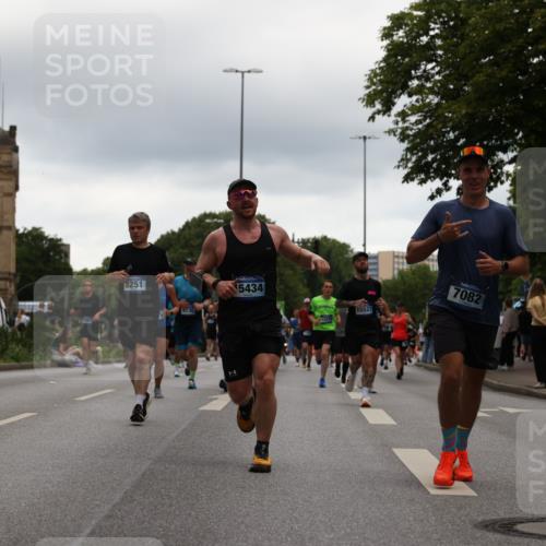 29.06.2025 - hella hamburg halbmarathon Yannick Fuchs http://msf.ph/oto/8343261 29.06.2025 10:52:18 20KM 1319, 1595, 1833, 2159, 2250, 2488, 2619, 2656, 2840, 2996, 3251, 3859, 4319, 4502, 4550, 4708, 4767, 5277, 5341, 5675, 5926, 6138, 6147, 6592, 7082, 7189, 7659, 7856, 8089, 8322, 8585, 9230, 9316, 10020, 10268, 10319, 10518, 10703, 10788, 11394, 11605, 11808, 11846, 12378, 12495, 12585, 12734, 12735, 12879, 13287, 13512, 13654, 13694, 13816, 13880, 14266, 14673, 15197, 15434, 15527, 16189, 16531, 17531, 17827, 18180, 18492, 18727, 18985 meine-sportfotos.de