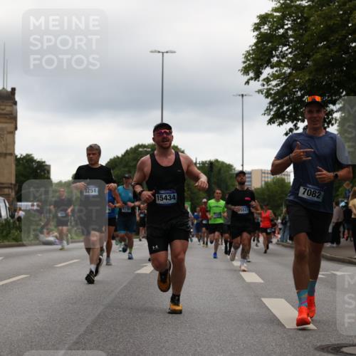 29.06.2025 - hella hamburg halbmarathon Yannick Fuchs http://msf.ph/oto/8343286 29.06.2025 10:52:18 20KM 1319, 1595, 1833, 2159, 2250, 2488, 2619, 2656, 2840, 2996, 3251, 3859, 4319, 4502, 4550, 4708, 4767, 5277, 5341, 5675, 5926, 6138, 6147, 6592, 7082, 7189, 7659, 7856, 8089, 8322, 8585, 9230, 9316, 10020, 10268, 10319, 10518, 10703, 10788, 11394, 11605, 11808, 11846, 12378, 12495, 12585, 12734, 12735, 12879, 13287, 13512, 13654, 13694, 13816, 13880, 14266, 14673, 15197, 15434, 15527, 16189, 16531, 17531, 17827, 18180, 18492, 18727, 18985 meine-sportfotos.de