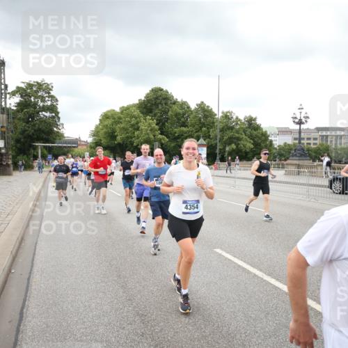 29.06.2025 - hella hamburg halbmarathon Jannik Wohlers http://msf.ph/oto/8343291 29.06.2025 10:55:49 Lombardsbrücke 1113, 1738, 1909, 2095, 3257, 3268, 4083, 4354, 4836, 5580, 5693, 5757, 5994, 6494, 6968, 7025, 7028, 7616, 8005, 8305, 8517, 9435, 9606, 9838, 9948, 9953, 10640, 10740, 10784, 10987, 11298, 11862, 11863, 12267, 12295, 12296, 12551, 13055, 13395, 13405, 13965, 14142, 14280, 14281, 15103, 15173, 15272, 15443, 15696, 15699, 16655, 16960, 17084, 17398, 17649, 17673, 18349, 18798, 19228 meine-sportfotos.de