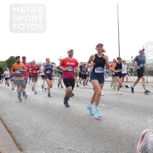 29.06.2025 - hella hamburg halbmarathon Lena Gebhardt http://msf.ph/oto/8343295 29.06.2025 10:38:21 Lombardsbrücke 1966, 1816, 16061, 18744, 14163, 18917, 1854, 1196, 1394, 1457, 1578, 1596, 1721, 1742, 1791, 1799, 1901, 1966, 2113, 2151, 2498, 2576, 2660, 2786, 3010, 3094, 3095, 3216, 3242, 3286, 3323, 3338, 3635, 3636, 3716, 3777, 3841, 3880, 4028, 4139, 4155, 4159, 4414, 4883, 4921, 5085, 5089, 5155, 5300, 5617, 5684, 5713, 5735, 6199, 6200, 6362, 6695, 6696, 6697, 6751, 6930, 7117, 7118, 7148, 7165, 7244, 7371, 7552, 7561, 7629, 7692, 7696, 7868, 7914, 11543 meine-sportfotos.de
