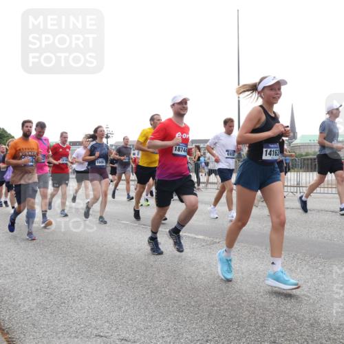 29.06.2025 - hella hamburg halbmarathon Lena Gebhardt http://msf.ph/oto/8343366 29.06.2025 10:38:22 Lombardsbrücke 2, 18160, 16061, 18744, 6930, 14163, 1196, 1394, 1457, 1578, 1596, 1721, 1742, 1791, 1901, 1966, 2113, 2151, 2498, 2576, 2660, 2786, 3010, 3094, 3095, 3216, 3242, 3286, 3323, 3338, 3635, 3636, 3716, 3726, 3777, 3841, 3880, 4028, 4139, 4155, 4159, 4316, 4414, 4883, 4921, 5085, 5089, 5155, 5300, 5617, 5684, 5713, 5735, 6199, 6200, 6362, 6695, 6696, 6697, 6751, 6875, 6930, 7117, 7118, 7148, 7165, 7244, 7371, 7552, 7561, 7629, 7692, 7696, 7868, 7914 meine-sportfotos.de