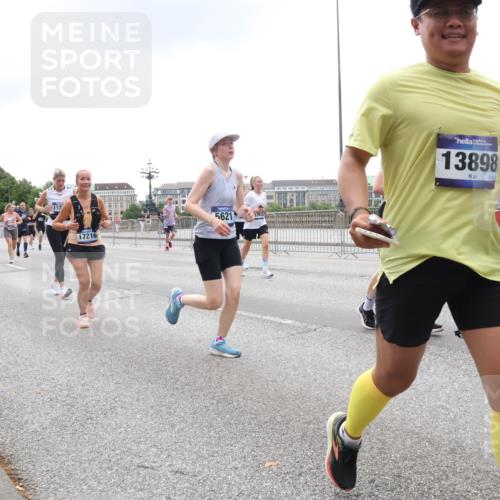 29.06.2025 - hella hamburg halbmarathon Lena Gebhardt http://msf.ph/oto/8343457 29.06.2025 10:47:46 Lombardsbrücke 117, 17216, 5621, 13898, 1045, 1246, 1392, 1434, 1463, 1523, 1618, 1639, 1926, 2148, 2163, 2197, 2407, 2491, 2545, 2704, 2790, 2882, 2994, 3049, 3339, 4037, 4325, 4423, 4806, 4856, 4895, 4974, 4975, 5621, 5622, 5886, 5895, 6255, 6256, 6995, 7240, 7403, 7427, 7630, 7631, 7916, 7970, 8077, 8105, 8270, 8310, 8550, 8774, 8915, 8953, 9018, 9356, 9687, 9696, 9697, 10658, 10777, 10794, 10991, 11351, 11458, 11730, 11738, 11802, 11909, 12431 meine-sportfotos.de
