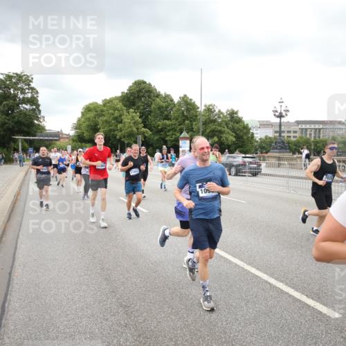 29.06.2025 - hella hamburg halbmarathon Jannik Wohlers http://msf.ph/oto/8343516 29.06.2025 10:55:50 Lombardsbrücke 1113, 1738, 1909, 2095, 3257, 4083, 4354, 4836, 5580, 5693, 5757, 6494, 6968, 7025, 7028, 7616, 8005, 8305, 8517, 8766, 9383, 9435, 9606, 9838, 9948, 9953, 10740, 10784, 10987, 11298, 11862, 11863, 12295, 12296, 12551, 13395, 13405, 13965, 14142, 14280, 14281, 15103, 15173, 15272, 15443, 15696, 15699, 16655, 16960, 17084, 17398, 17649, 17673, 18349, 18798, 19228 meine-sportfotos.de