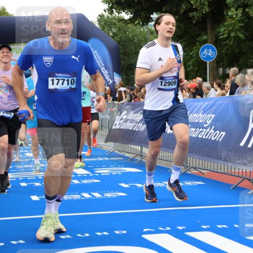 29.06.2025 - hella hamburg halbmarathon Strokosch-Dieckow http://msf.ph/oto/8343544 29.06.2025 10:53:29 Ziel 1030, 1061, 1098, 1499, 1502, 1727, 1783, 2070, 3399, 5866, 6198, 6628, 6629, 6762, 6942, 8651, 10549, 11068, 12909, 13912, 13997, 15113, 15497, 15856, 17710, 18450, 18612, 18666 meine-sportfotos.de