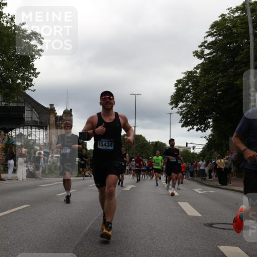 29.06.2025 - hella hamburg halbmarathon Yannick Fuchs http://msf.ph/oto/8343561 29.06.2025 10:52:19 20KM 1319, 1595, 1833, 2159, 2250, 2619, 2656, 2840, 2996, 3251, 4319, 4502, 4550, 4708, 4767, 5277, 5341, 5675, 6138, 6147, 6592, 7082, 7189, 7659, 7856, 8089, 8322, 8585, 9230, 10020, 10268, 10319, 10518, 10703, 11394, 11605, 11808, 11846, 12378, 12495, 12585, 12734, 12735, 12879, 13287, 13512, 13654, 13694, 13816, 13880, 14266, 14673, 15197, 15434, 15527, 16189, 17531, 17814, 17827, 18180, 18492, 18727, 18985 meine-sportfotos.de