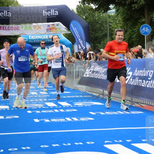 29.06.2025 - hella hamburg halbmarathon Strokosch-Dieckow http://msf.ph/oto/8343643 29.06.2025 10:53:27 Ziel 1030, 1061, 1098, 1499, 1727, 1783, 2070, 2354, 3399, 5866, 6198, 6628, 6629, 6942, 8651, 11068, 12490, 12909, 13912, 13997, 15113, 15497, 15838, 17710, 18134, 18450, 18612 meine-sportfotos.de