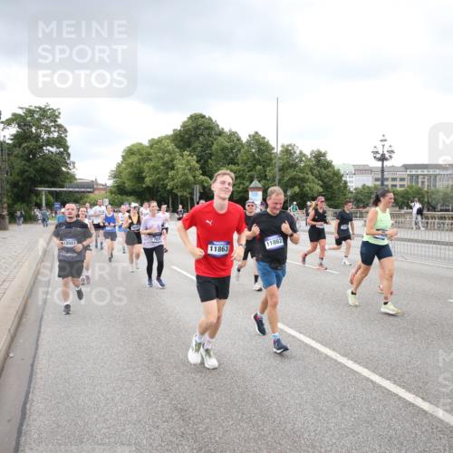 29.06.2025 - hella hamburg halbmarathon Jannik Wohlers http://msf.ph/oto/8343685 29.06.2025 10:55:51 Lombardsbrücke 1113, 1738, 1909, 2095, 2915, 3257, 4083, 4354, 4836, 5580, 5693, 5757, 6690, 6968, 7025, 7028, 8005, 8305, 8517, 8766, 9383, 9435, 9606, 9948, 9953, 10740, 10784, 10987, 11298, 11628, 11862, 11863, 12295, 12296, 12551, 13395, 13405, 13965, 14142, 14280, 14281, 15103, 15173, 15272, 15443, 15696, 15699, 16655, 17084, 17398, 17649, 17673, 18349, 18798, 19228 meine-sportfotos.de