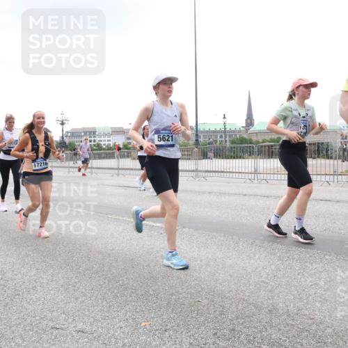 29.06.2025 - hella hamburg halbmarathon Lena Gebhardt http://msf.ph/oto/8343707 29.06.2025 10:47:46 Lombardsbrücke 173, 17216, 5621, 1045, 1246, 1392, 1434, 1463, 1523, 1618, 1639, 1926, 2148, 2163, 2197, 2407, 2491, 2545, 2704, 2790, 2882, 2994, 3049, 3339, 4037, 4325, 4423, 4806, 4856, 4895, 4974, 4975, 5621, 5622, 5886, 5895, 6255, 6256, 6995, 7240, 7403, 7427, 7630, 7631, 7916, 7970, 8077, 8105, 8270, 8310, 8550, 8774, 8915, 8953, 9018, 9356, 9687, 9696, 9697, 10658, 10777, 10794, 10991, 11351, 11458, 11730, 11738, 11802, 11909, 12431 meine-sportfotos.de