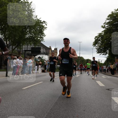 29.06.2025 - hella hamburg halbmarathon Yannick Fuchs http://msf.ph/oto/8343731 29.06.2025 10:52:19 20KM 1319, 1595, 1833, 2159, 2250, 2619, 2656, 2840, 2996, 3251, 4319, 4502, 4550, 4708, 4767, 5277, 5341, 5675, 6138, 6147, 6592, 7082, 7189, 7659, 7856, 8089, 8322, 8585, 9230, 10020, 10268, 10319, 10518, 10703, 11394, 11605, 11808, 11846, 12378, 12495, 12585, 12734, 12735, 12879, 13287, 13512, 13654, 13694, 13816, 13880, 14266, 14673, 15197, 15434, 15527, 16189, 17531, 17814, 17827, 18180, 18492, 18727, 18985 meine-sportfotos.de