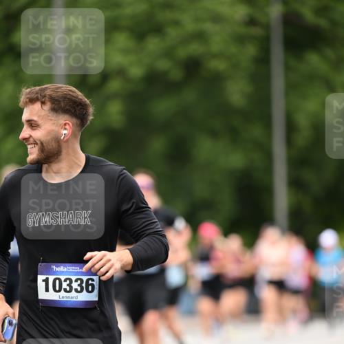 29.06.2025 - hella hamburg halbmarathon Dr. Thomas Lammeyer http://msf.ph/oto/8343765 29.06.2025 10:40:27 Kennedybrücke 1036, 1102, 1183, 1284, 1717, 2352, 2588, 3243, 3741, 3990, 4902, 4937, 5012, 5240, 5246, 5531, 5747, 5919, 6021, 6381, 6845, 6896, 7111, 7275, 7927, 8356, 8530, 9229, 9295, 9694, 9701, 10119, 10336, 10341, 10567, 11010 meine-sportfotos.de