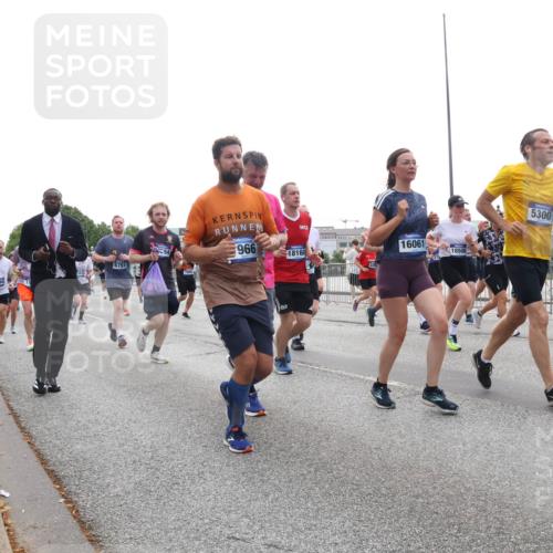 29.06.2025 - hella hamburg halbmarathon Lena Gebhardt http://msf.ph/oto/8343776 29.06.2025 10:38:23 Lombardsbrücke 6751, 966, 18160, 16061, 18506, 5300, 1196, 1394, 1457, 1578, 1596, 1721, 1742, 1791, 1901, 1966, 2113, 2151, 2498, 2576, 2660, 2786, 3010, 3094, 3095, 3216, 3242, 3286, 3323, 3338, 3635, 3636, 3716, 3726, 3777, 3841, 3880, 4028, 4139, 4155, 4159, 4259, 4260, 4316, 4414, 4883, 4921, 5085, 5089, 5155, 5300, 5617, 5684, 5713, 5735, 5913, 6199, 6200, 6695, 6696, 6697, 6751, 6875, 6930, 7117, 7118, 7148, 7165, 7244, 7371, 7552, 7561, 7629, 7692, 7868, 7914 meine-sportfotos.de