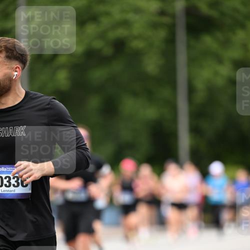 29.06.2025 - hella hamburg halbmarathon Dr. Thomas Lammeyer http://msf.ph/oto/8343799 29.06.2025 10:40:27 Kennedybrücke 1036, 1102, 1183, 1284, 1717, 2352, 2588, 3243, 3741, 3990, 4902, 4937, 5012, 5240, 5246, 5531, 5747, 5919, 6021, 6381, 6845, 6896, 7111, 7275, 7927, 8356, 8530, 9229, 9295, 9694, 9701, 10119, 10336, 10341, 10567, 11010 meine-sportfotos.de