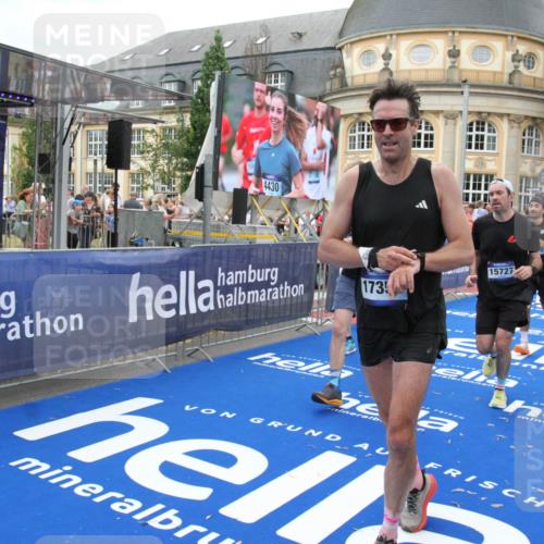 29.06.2025 - hella hamburg halbmarathon Michael Strokosch http://msf.ph/oto/8343804 29.06.2025 10:51:51 Ziel 2396, 6286, 7224, 8710, 8819, 9793, 9959, 12224, 15427, 15727, 15831, 15899, 16907, 17682, 17815, 19053, 19137 meine-sportfotos.de