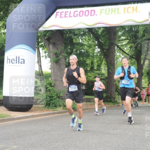 29.06.2025 - hella hamburg halbmarathon KatJ http://msf.ph/oto/8343816 29.06.2025 10:49:13 Zwischen KM18-KM19 1432, 5763, 7250, 8624 meine-sportfotos.de