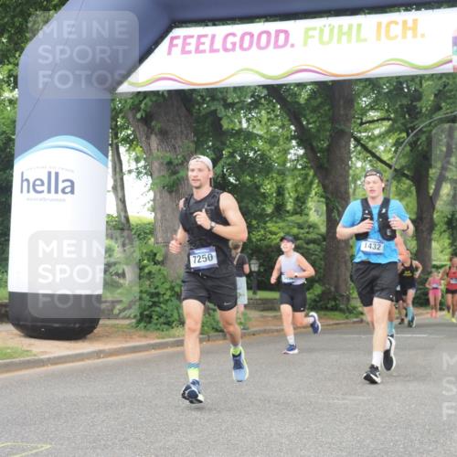29.06.2025 - hella hamburg halbmarathon KatJ http://msf.ph/oto/8343848 29.06.2025 10:49:13 Zwischen KM18-KM19 1432, 5763, 7250, 8624 meine-sportfotos.de