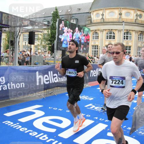29.06.2025 - hella hamburg halbmarathon Michael Strokosch http://msf.ph/oto/8343919 29.06.2025 10:51:52 Ziel 2396, 2818, 2823, 2880, 4297, 6286, 7224, 8710, 8819, 8856, 9793, 9959, 12224, 15427, 15727, 15831, 16907, 17682, 17815, 17962, 19053, 19137 meine-sportfotos.de