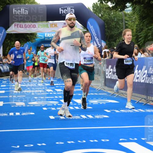 29.06.2025 - hella hamburg halbmarathon Strokosch-Dieckow http://msf.ph/oto/8344035 29.06.2025 10:53:25 Ziel 1061, 1098, 1499, 1683, 1727, 2070, 2354, 4065, 5866, 6198, 6629, 6942, 8651, 11068, 11844, 12490, 12909, 13912, 13997, 15113, 15497, 15681, 15838, 17710, 18134, 18450, 18612, 18901 meine-sportfotos.de