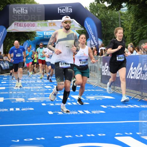 29.06.2025 - hella hamburg halbmarathon Strokosch-Dieckow http://msf.ph/oto/8344063 29.06.2025 10:53:25 Ziel 1061, 1098, 1499, 1683, 1727, 2070, 2354, 4065, 5866, 6198, 6629, 6942, 8651, 11068, 11844, 12490, 12909, 13912, 13997, 15113, 15497, 15681, 15838, 17710, 18134, 18450, 18612, 18901 meine-sportfotos.de