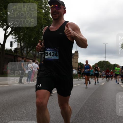 29.06.2025 - hella hamburg halbmarathon Yannick Fuchs http://msf.ph/oto/8344083 29.06.2025 10:52:20 20KM 1319, 1595, 1833, 2159, 2250, 2619, 2656, 2996, 3251, 4319, 4550, 4708, 4767, 5277, 5341, 5675, 6138, 6147, 6592, 7082, 7659, 7856, 8089, 8322, 9230, 10020, 10268, 10319, 10518, 10703, 11394, 11605, 11808, 11846, 12378, 12495, 12585, 12734, 12735, 12879, 13287, 13512, 13654, 13694, 13880, 14266, 14355, 14673, 15197, 15434, 15527, 16189, 17531, 17814, 17827, 18180, 18727, 18985 meine-sportfotos.de