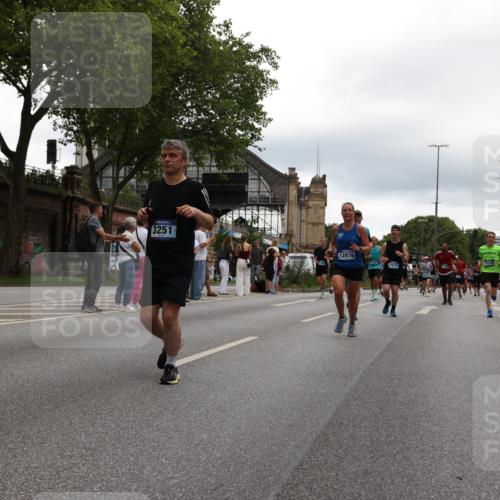 29.06.2025 - hella hamburg halbmarathon Yannick Fuchs http://msf.ph/oto/8344110 29.06.2025 10:52:20 20KM 1319, 1595, 1833, 2159, 2250, 2619, 2656, 2996, 3251, 4319, 4550, 4708, 4767, 5277, 5341, 5675, 6138, 6147, 6592, 7082, 7659, 7856, 8089, 8322, 9230, 10020, 10268, 10319, 10518, 10703, 11394, 11605, 11808, 11846, 12378, 12495, 12585, 12734, 12735, 12879, 13287, 13512, 13654, 13694, 13880, 14266, 14355, 14673, 15197, 15434, 15527, 16189, 17531, 17814, 17827, 18180, 18727, 18985 meine-sportfotos.de