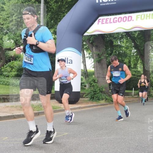29.06.2025 - hella hamburg halbmarathon KatJ http://msf.ph/oto/8344125 29.06.2025 10:49:16 Zwischen KM18-KM19 1377, 1432, 5763, 7250, 8624 meine-sportfotos.de