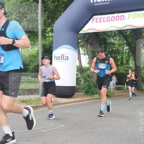 29.06.2025 - hella hamburg halbmarathon KatJ http://msf.ph/oto/8344140 29.06.2025 10:49:16 Zwischen KM18-KM19 1377, 1432, 5763, 7250, 8624 meine-sportfotos.de